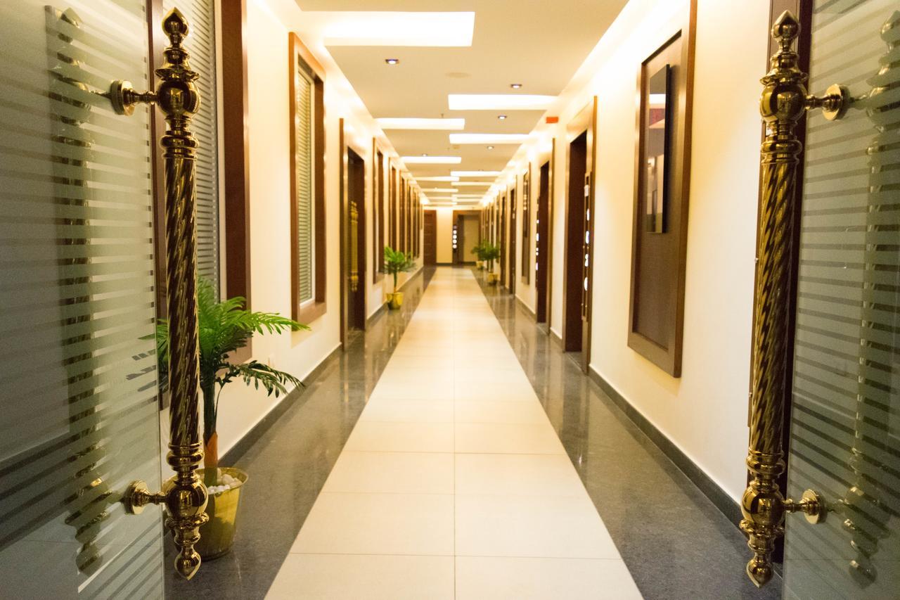 Rg Royal Hotel Bangalore Exterior foto