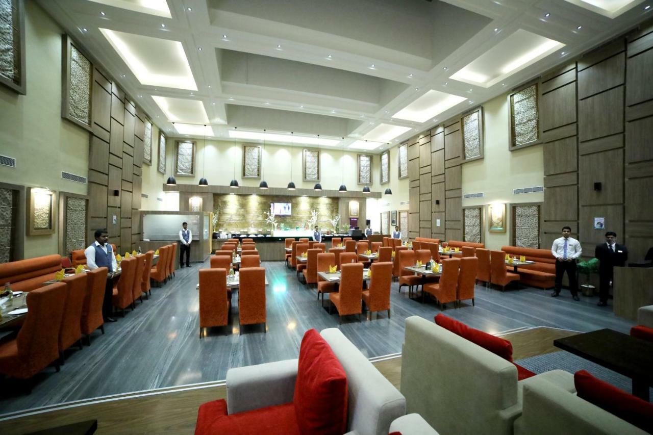 Rg Royal Hotel Bangalore Exterior foto