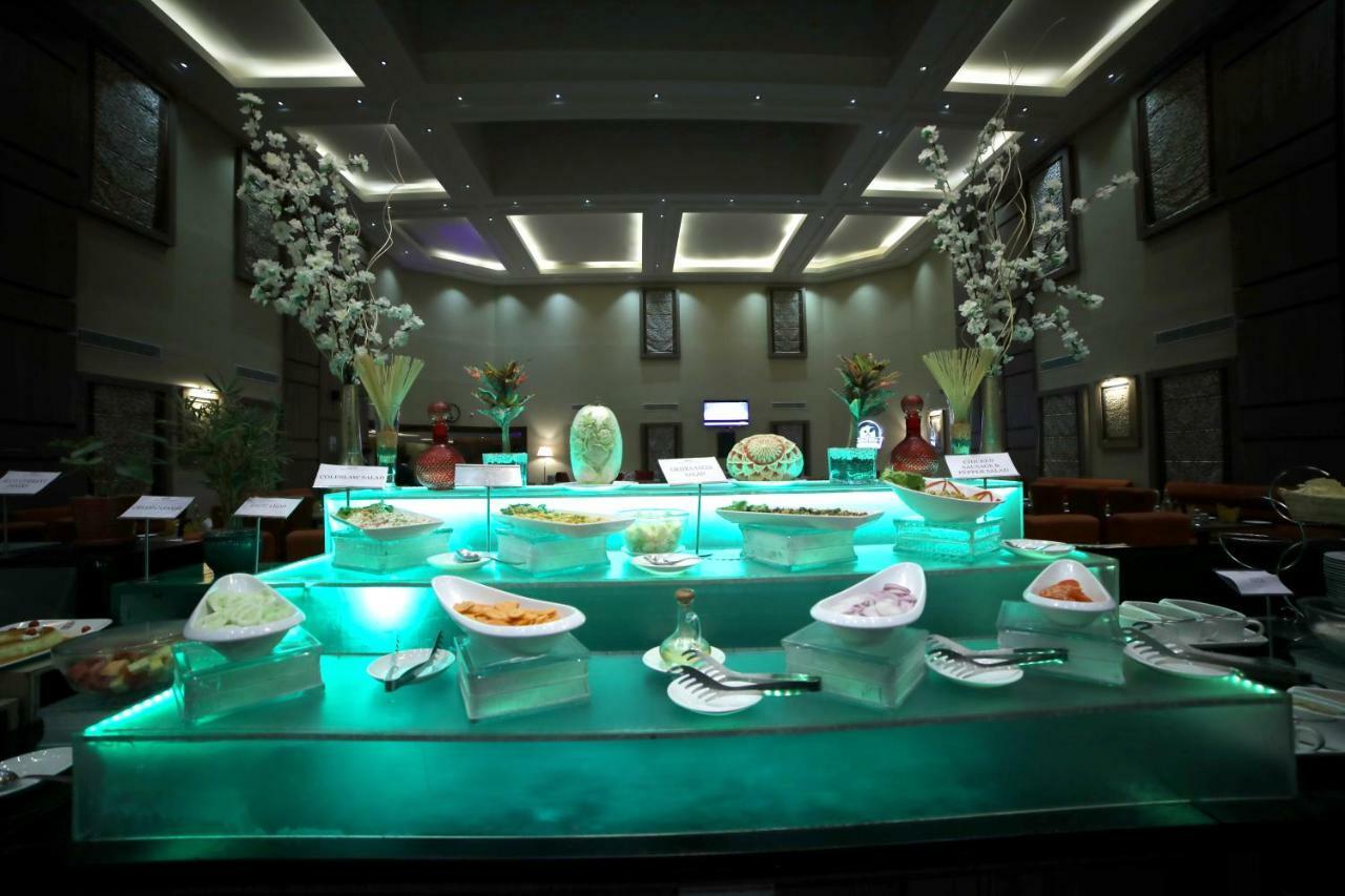 Rg Royal Hotel Bangalore Exterior foto